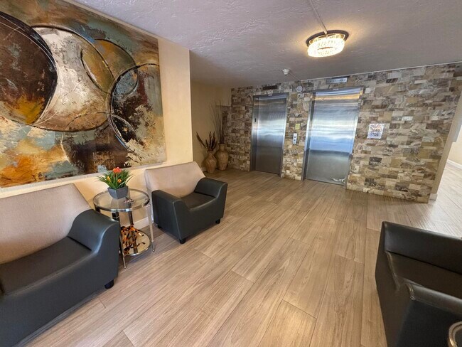 Building Photo - 2691 S Course Dr