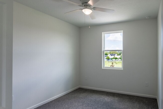 Building Photo - 5347 Vista Lago Dr