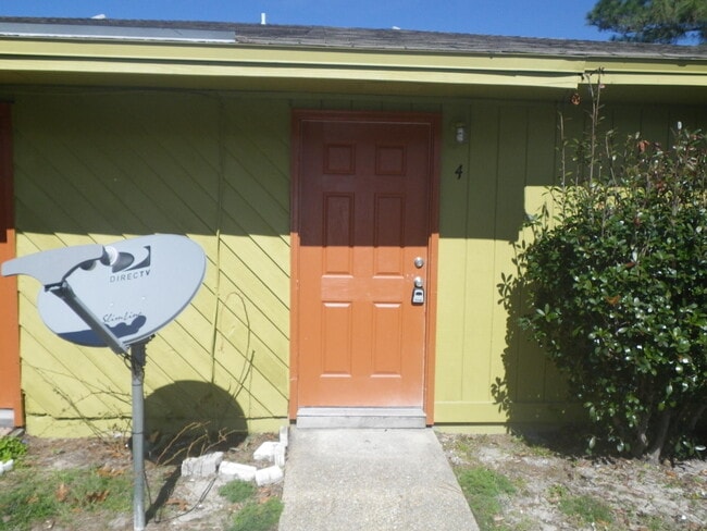 Building Photo - 1610 Green Briar Pkwy