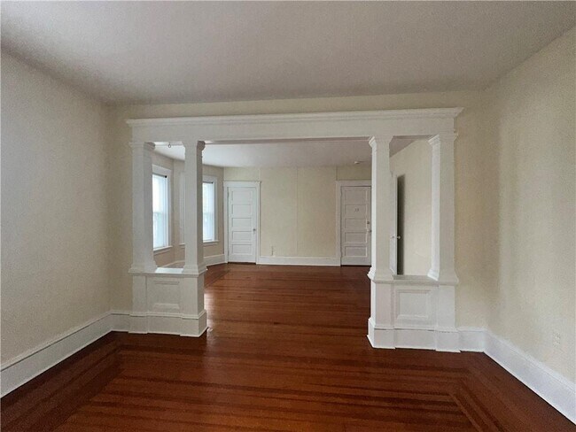Building Photo - 14 Courtland St