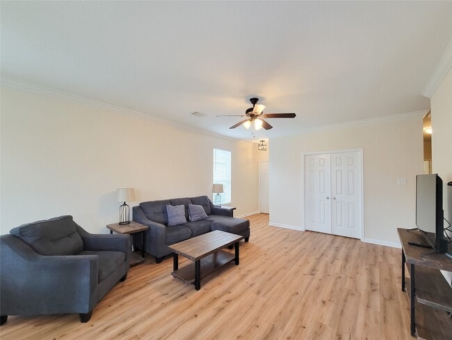 Building Photo - 1610 Pointe Leone
