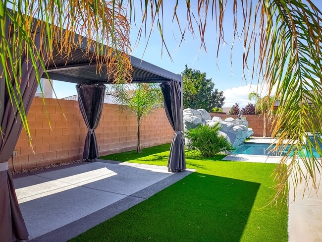 Building Photo - Exquisite Luxury Rental in Prestigious Gated Tule Springs Community