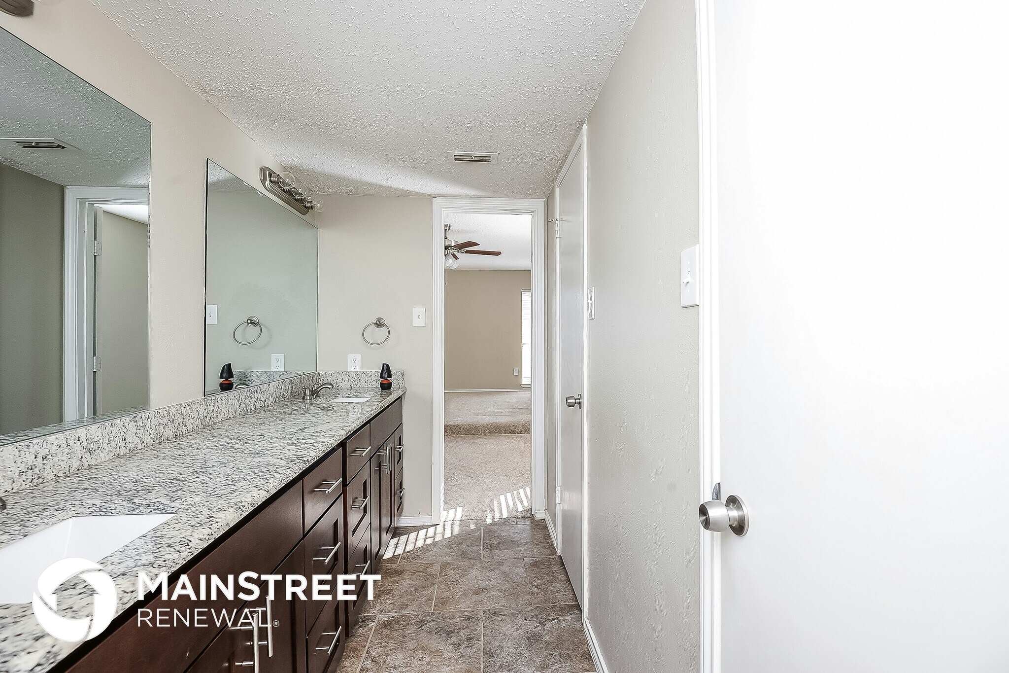 Building Photo - 5022 Presidio Dr