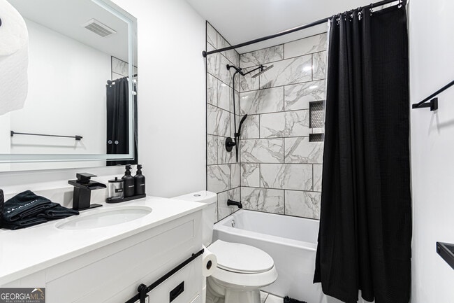 Building Photo - 330 Macon Ave