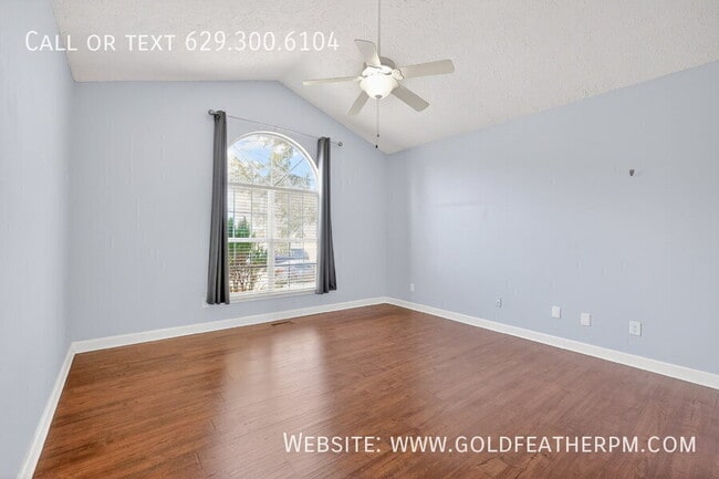 Building Photo - 905 Split Oak Dr