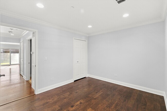 Building Photo - 1615 W Hawkes St