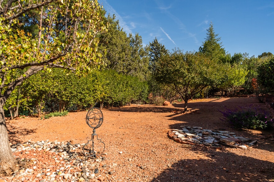 Building Photo - 350 Panorama Blvd