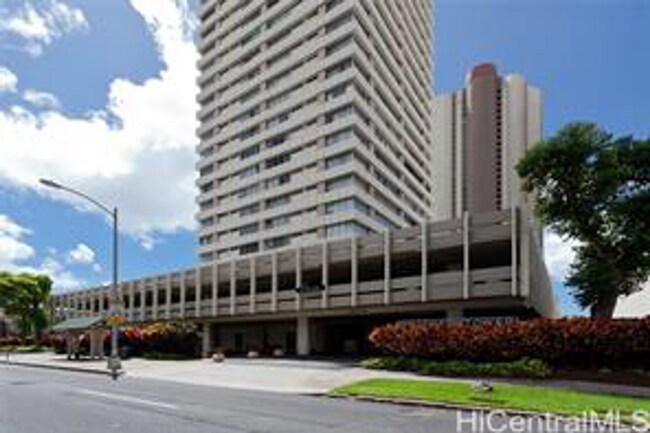Building Photo - 37th Floor 2 Bed/ 2 Bath/ 1 Assigned parking Condo with views, A/C, Pool, & W/D in unit!