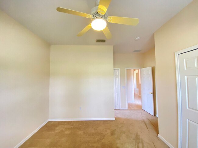 Building Photo - Amazing Solivita 2B/2B, open kitchen to fa...