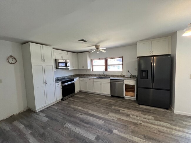 Building Photo - $1,475 ** Annual Lease (Includes Water/Electric/Lawn) * 1 Bedroom / 1 Bath * DUPLEX * Historic, D...