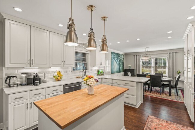 Building Photo - 4BR Golf Course Home in Bermuda Run with EV Charger