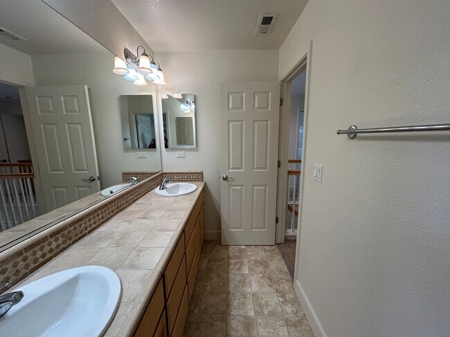 Building Photo - 1454 Azalea Dr