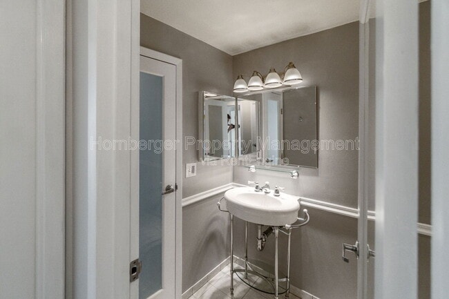 Building Photo - 4417 S Sheri Ct