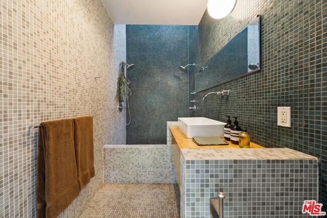 Building Photo - 1510 Electric Ave