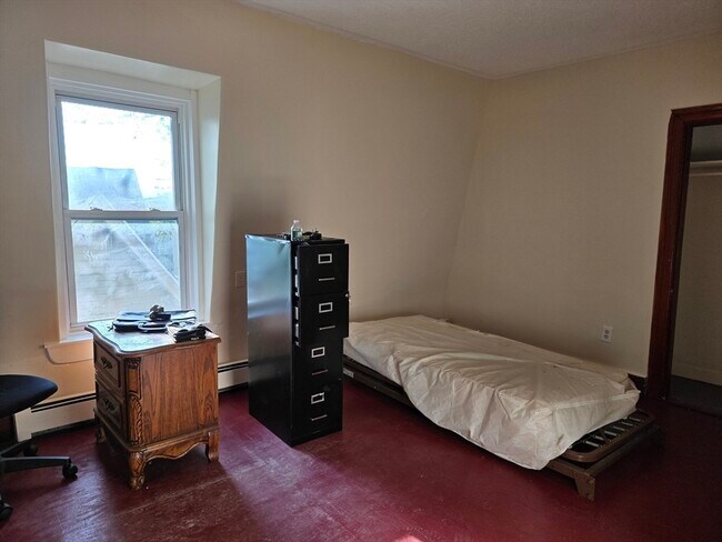 Building Photo - 4 Home St