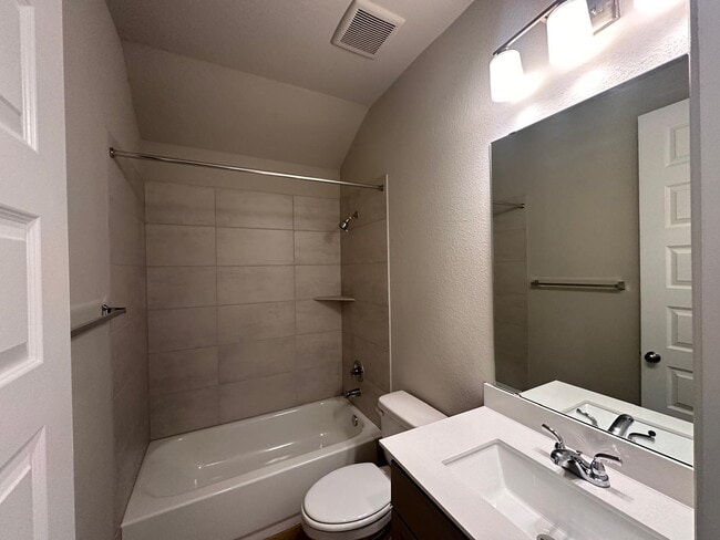 Building Photo - 6030 Cottontail Ln