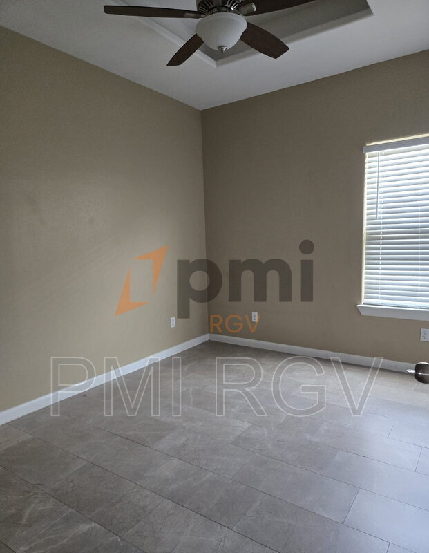 Building Photo - 2003 Sahara St