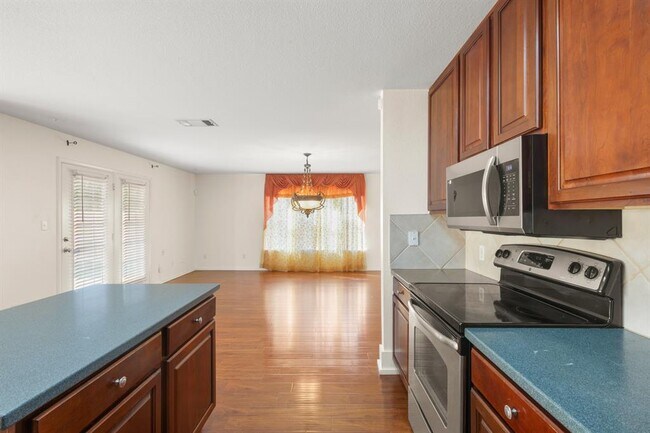Building Photo - 300 Emerald Fields Ln
