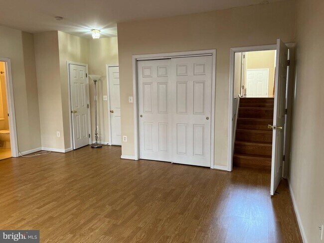 Building Photo - 8818 Royal Doulton Ln