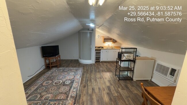 Primary Photo - 110 Betsy Ross Pl