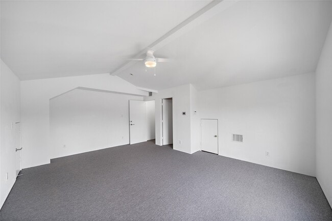 Building Photo - 2437 North Blvd