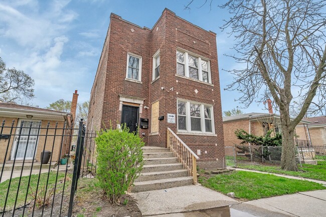 Building Photo - 10511 S Cottage Grove Ave