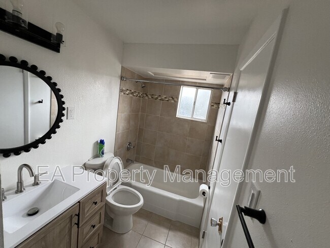 Building Photo - 11620 Versailles Ave NE