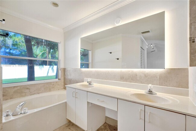 Building Photo - 658 Stanton Dr