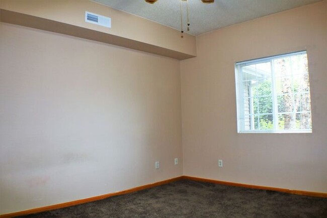 Building Photo - $1,195 | 2 Bedroom, 1 Bathroom Condo | Pet...