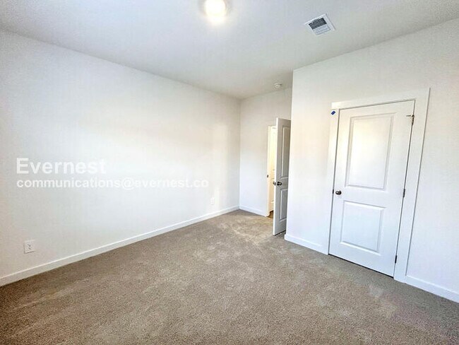 Building Photo - Application Fee WAIVED! Limited Time Special Offer - Split your security deposit payment.  5 Bed/...