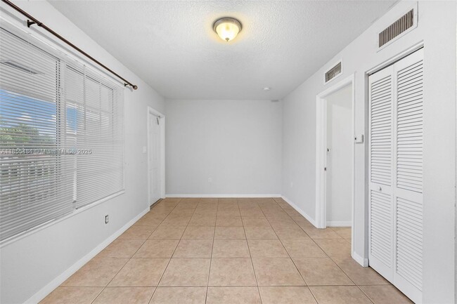 Building Photo - 13 S Royal Poinciana Blvd