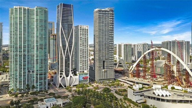 Building Photo - 900 Biscayne Blvd