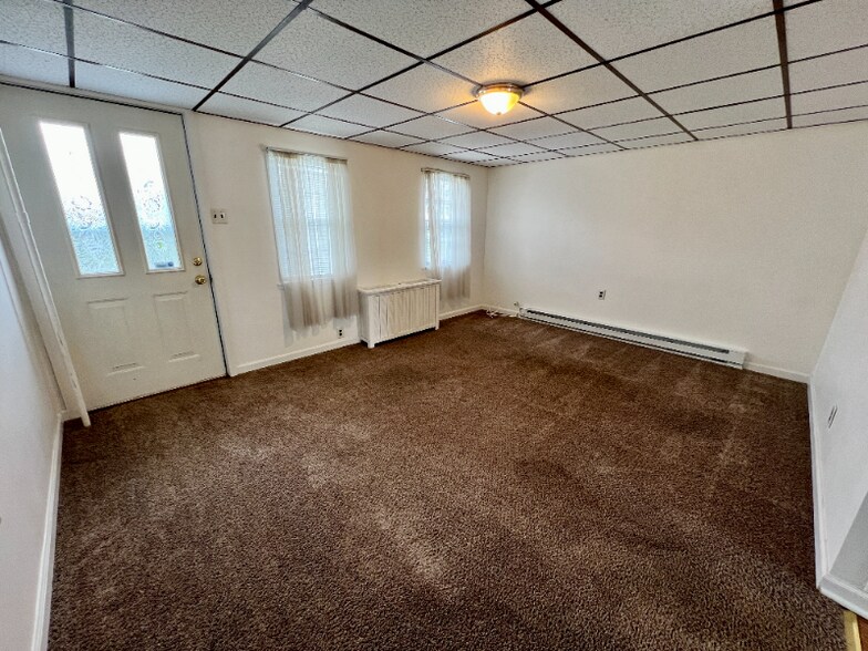 Building Photo - 137 E Summit St