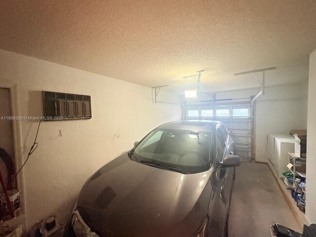 Building Photo - 927 NW 106th Ave Cir