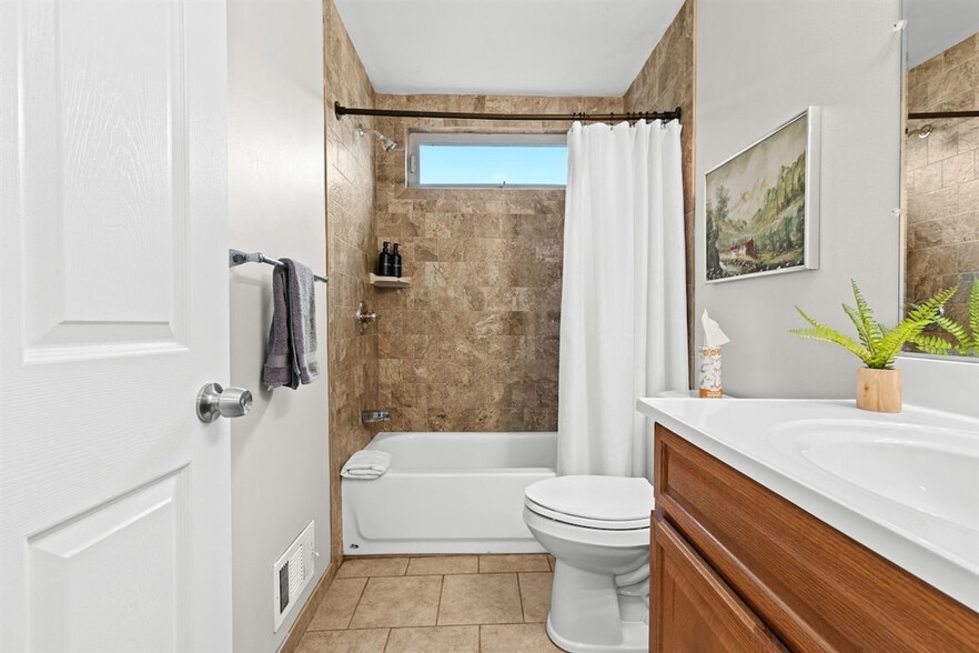 Building Photo - 18530 E 14 Mile Rd