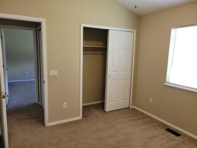 Building Photo - 1329 Nutwood Dr