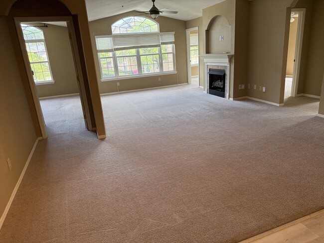 Building Photo - 13810 Sutton Park Dr N
