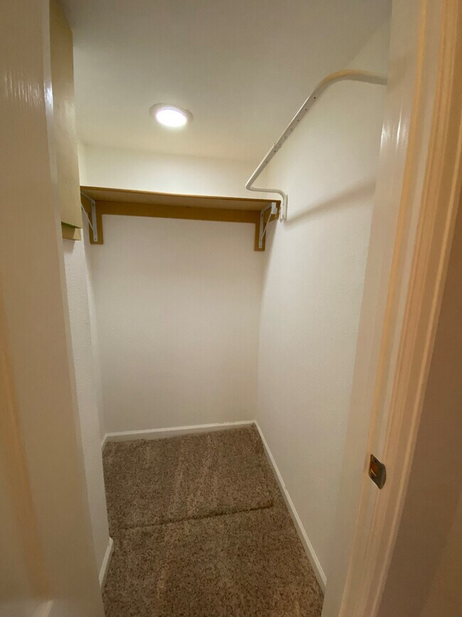 Building Photo - 5494 S Picadilly St