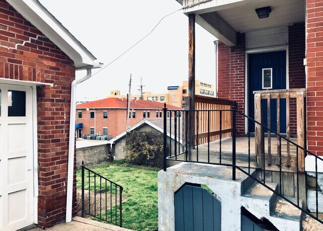 Building Photo - 120 Ninth St