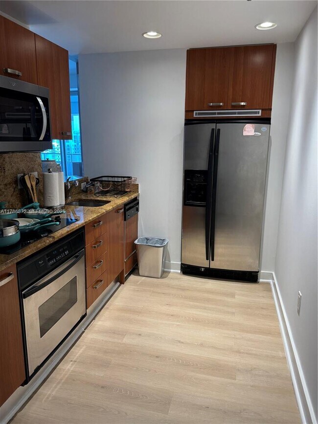 Building Photo - 1395 Brickell Ave