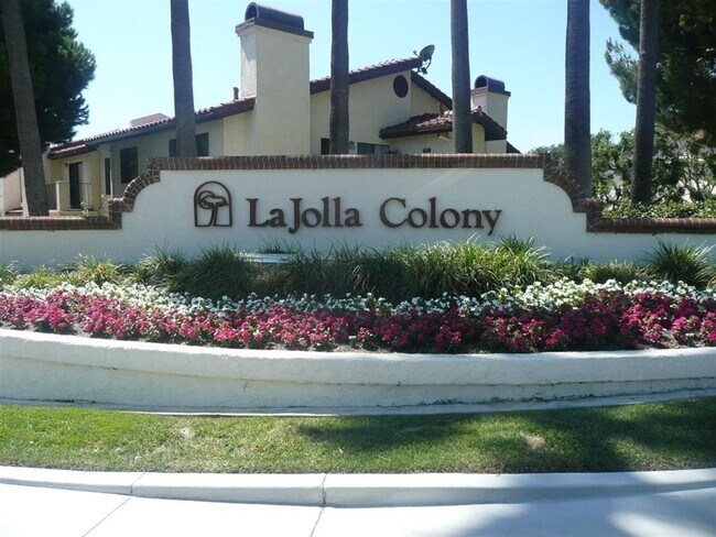 Building Photo - 2-Bedroom 1-Bathroom La Jolla UTC Condo wi...