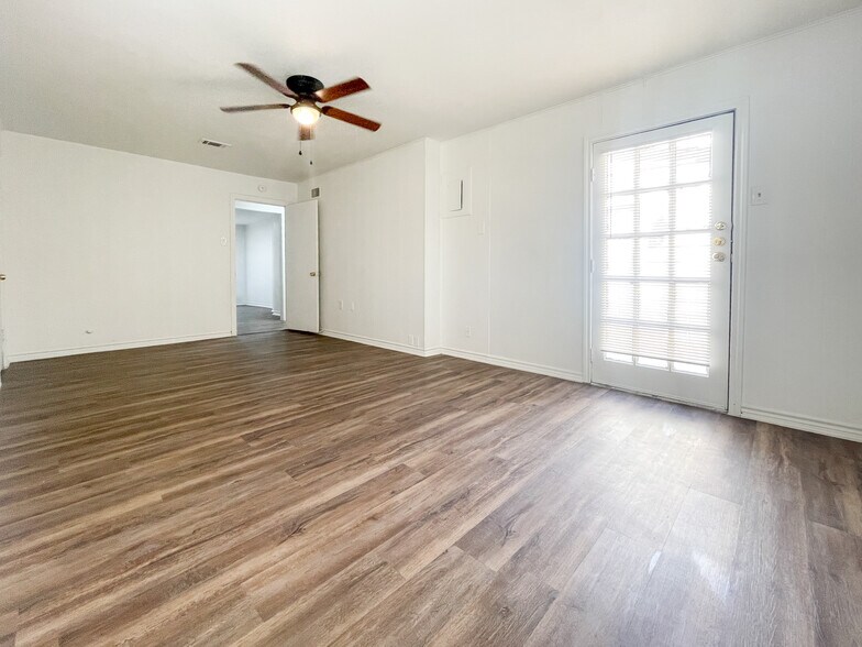 Building Photo - 3812 Pine Ave