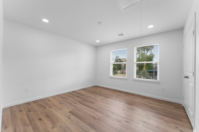 Building Photo - 1507 N Durham Dr