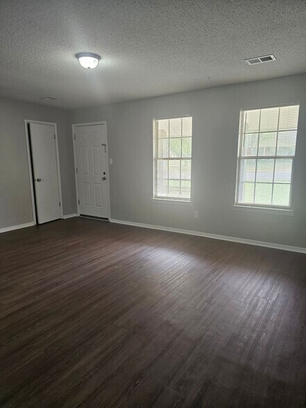 Building Photo - 6620 Forestgate Rd