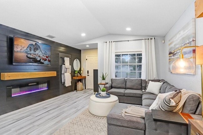 Building Photo - 3122 W Grace St