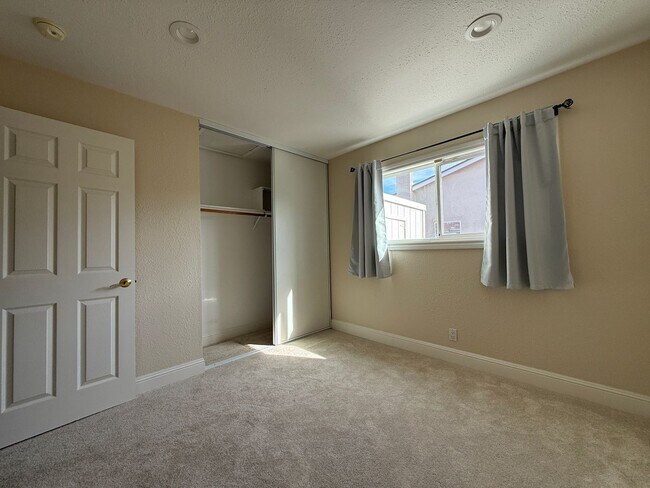 Building Photo - Spacious South San Jose Home with 3 Bedroo...