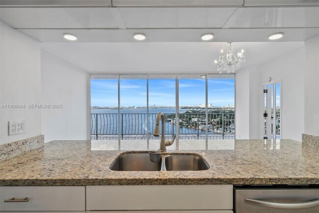 Building Photo - 7601 E Treasure Dr