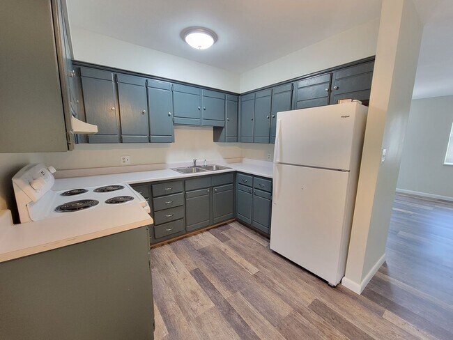 Building Photo - 2912 W Platte Ave