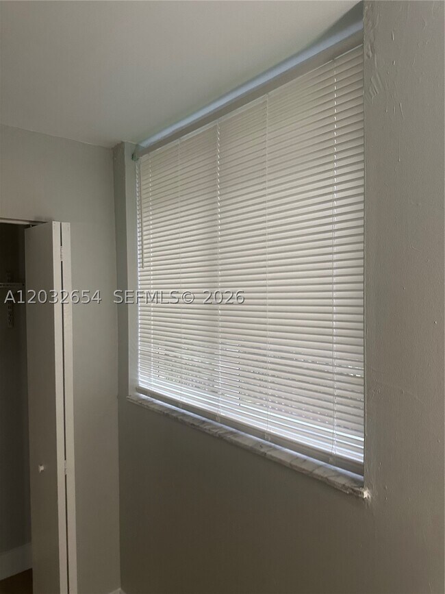 Building Photo - 10090 NW 80th Ct