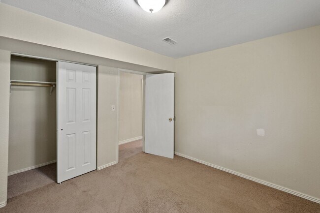 Building Photo - 4319 Millburn S